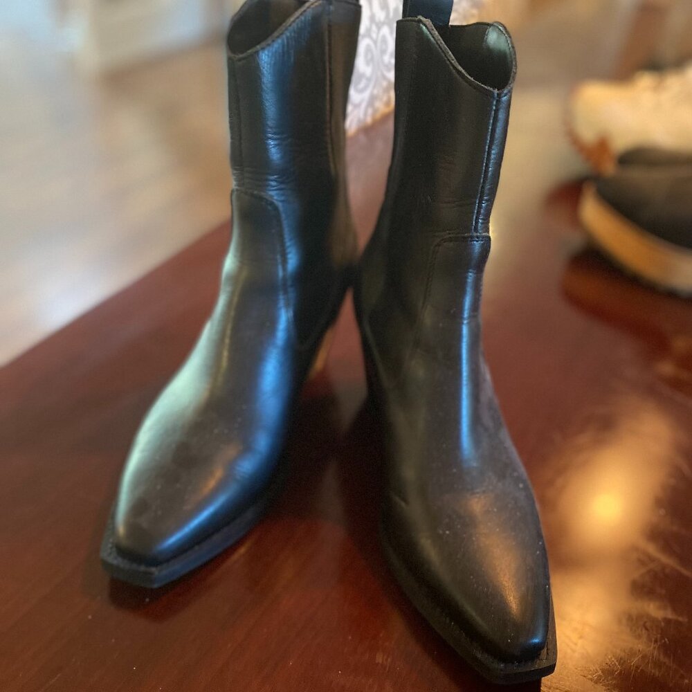 Black ankel boots